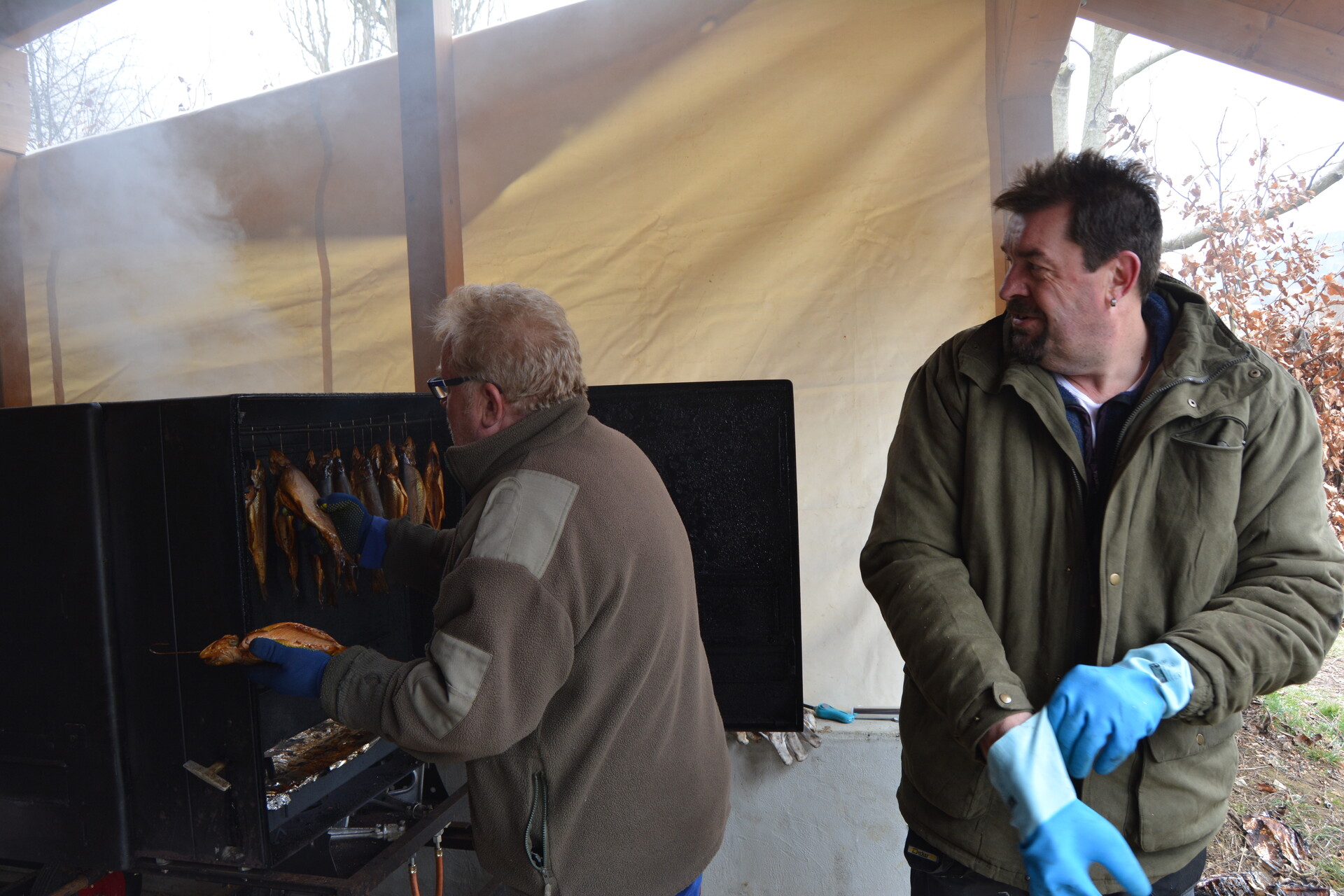 Galeriebild: Fische räuchern 011